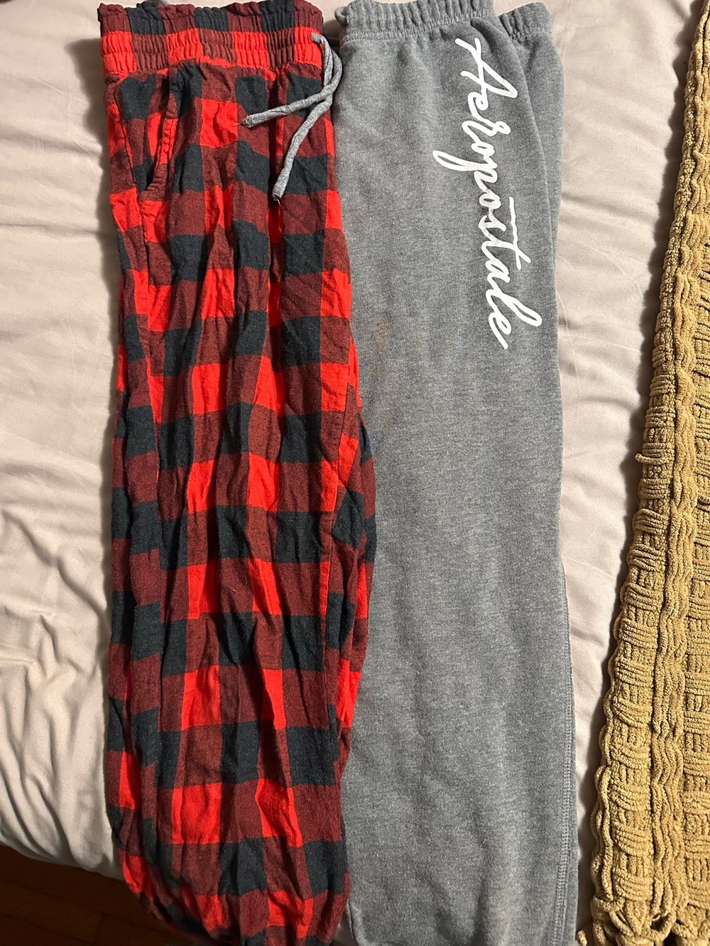 Aeropostale Sweatpants & Aerie Buffalo Plaid Sleep Pants Bundle